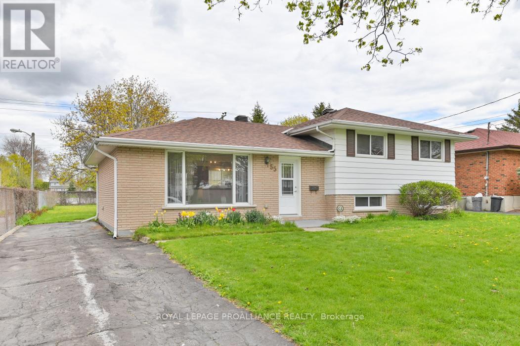 55 VILLAGE DRIVE - 35