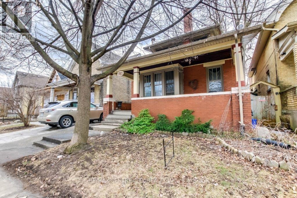 781 DUFFERIN AVENUE - 1