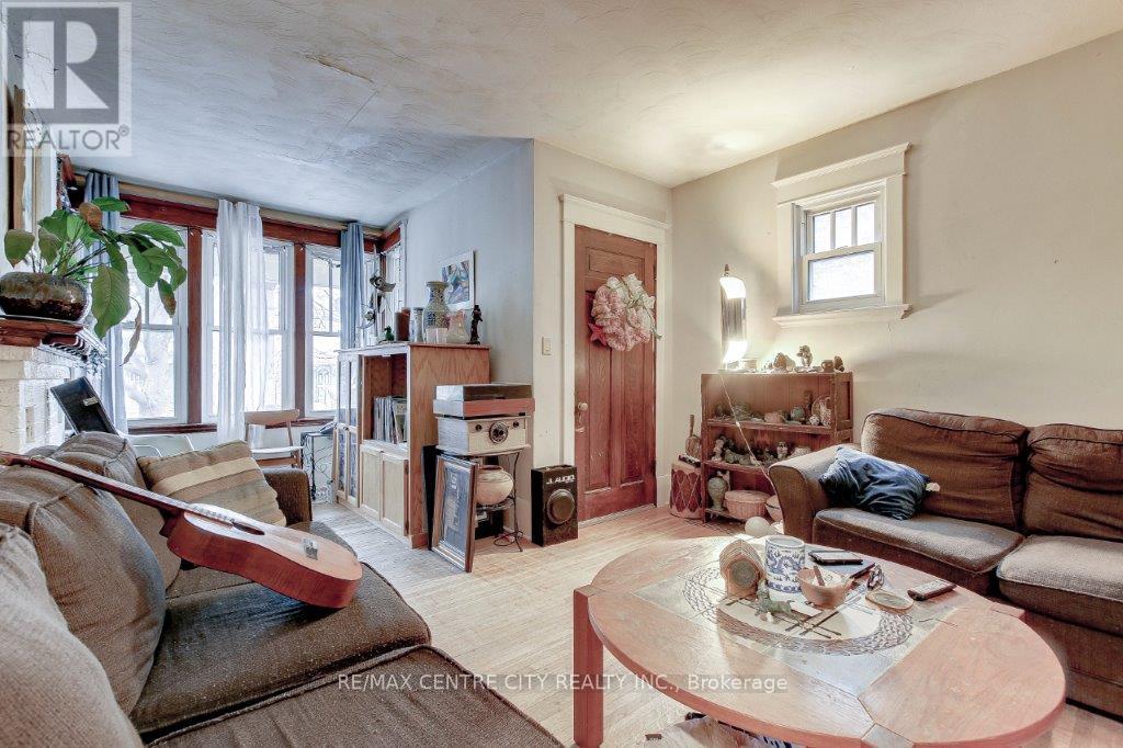 781 DUFFERIN AVENUE - 17