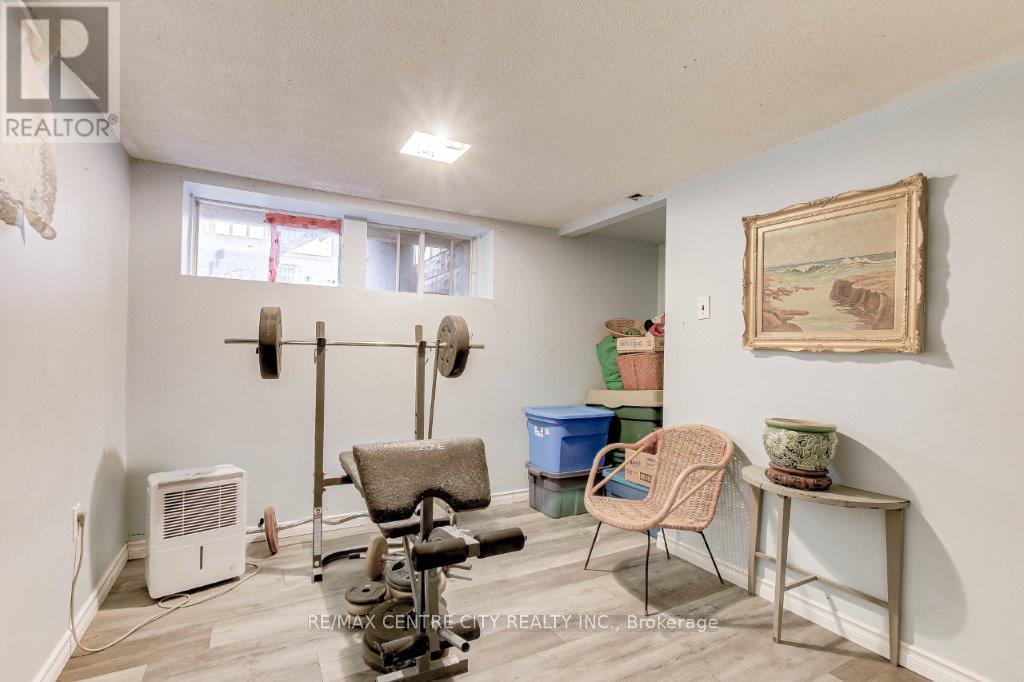781 DUFFERIN AVENUE - 22