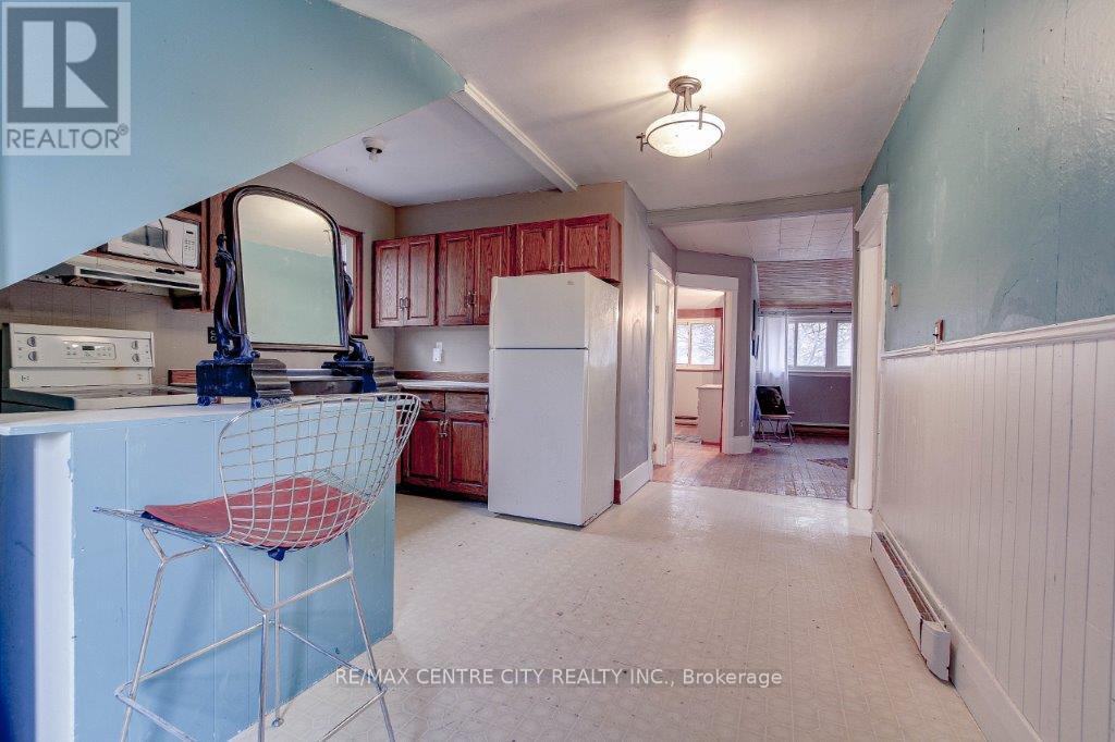 781 DUFFERIN AVENUE - 9