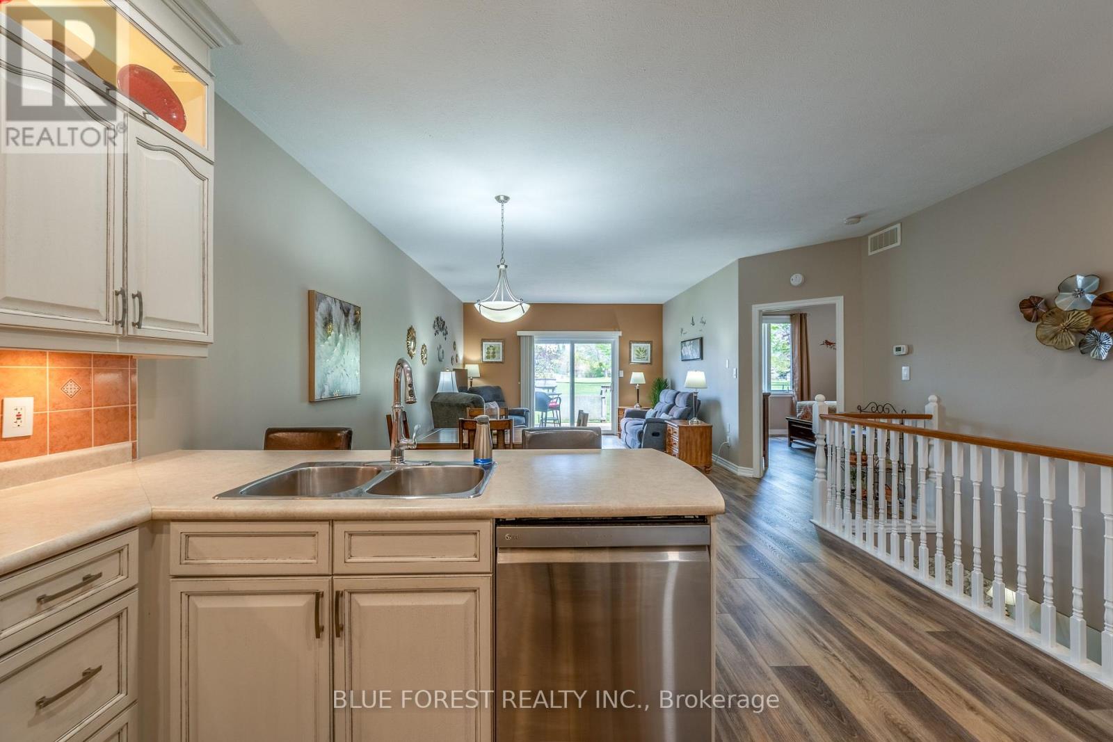 #2 948 COLBORNE STREET - 13