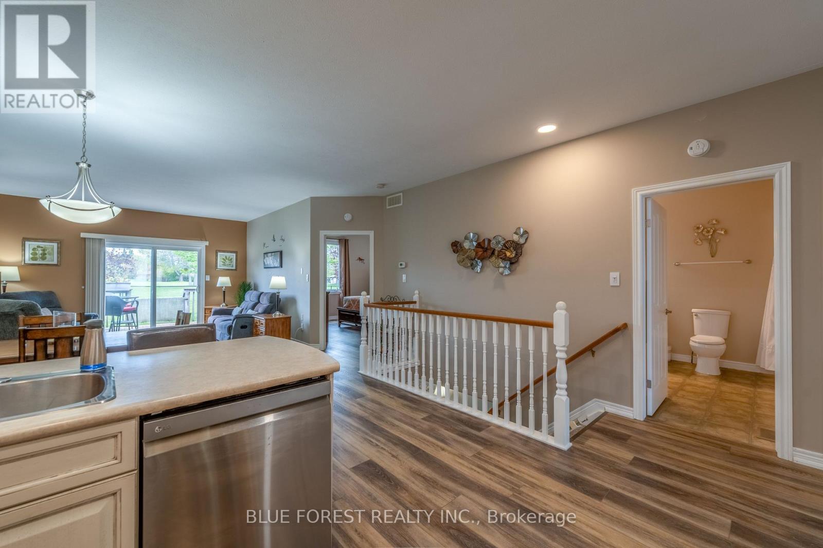 #2 948 COLBORNE STREET - 14