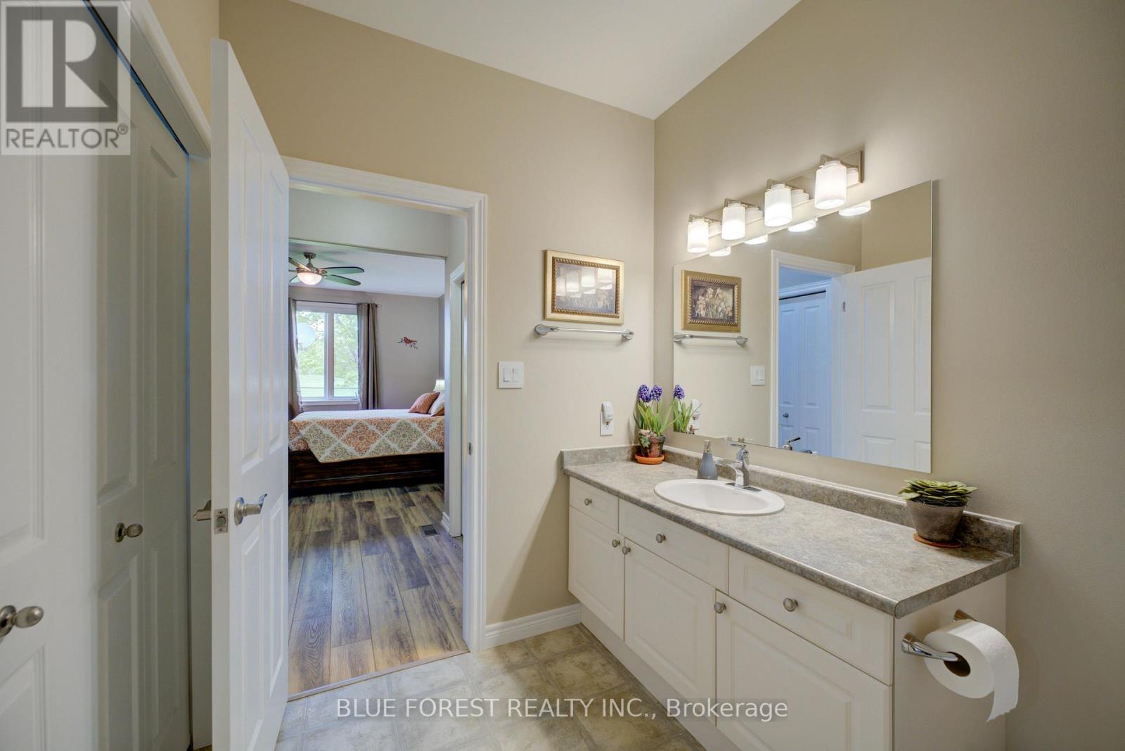#2 948 COLBORNE STREET - 18