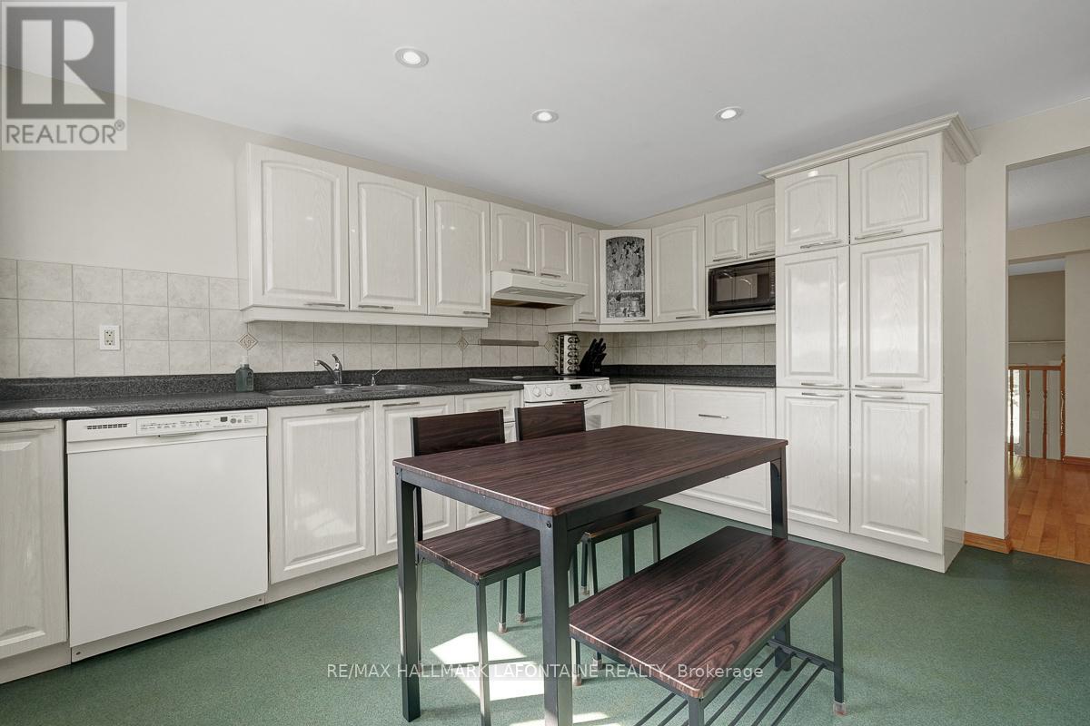 #28 2 BERTONA STREET - 16