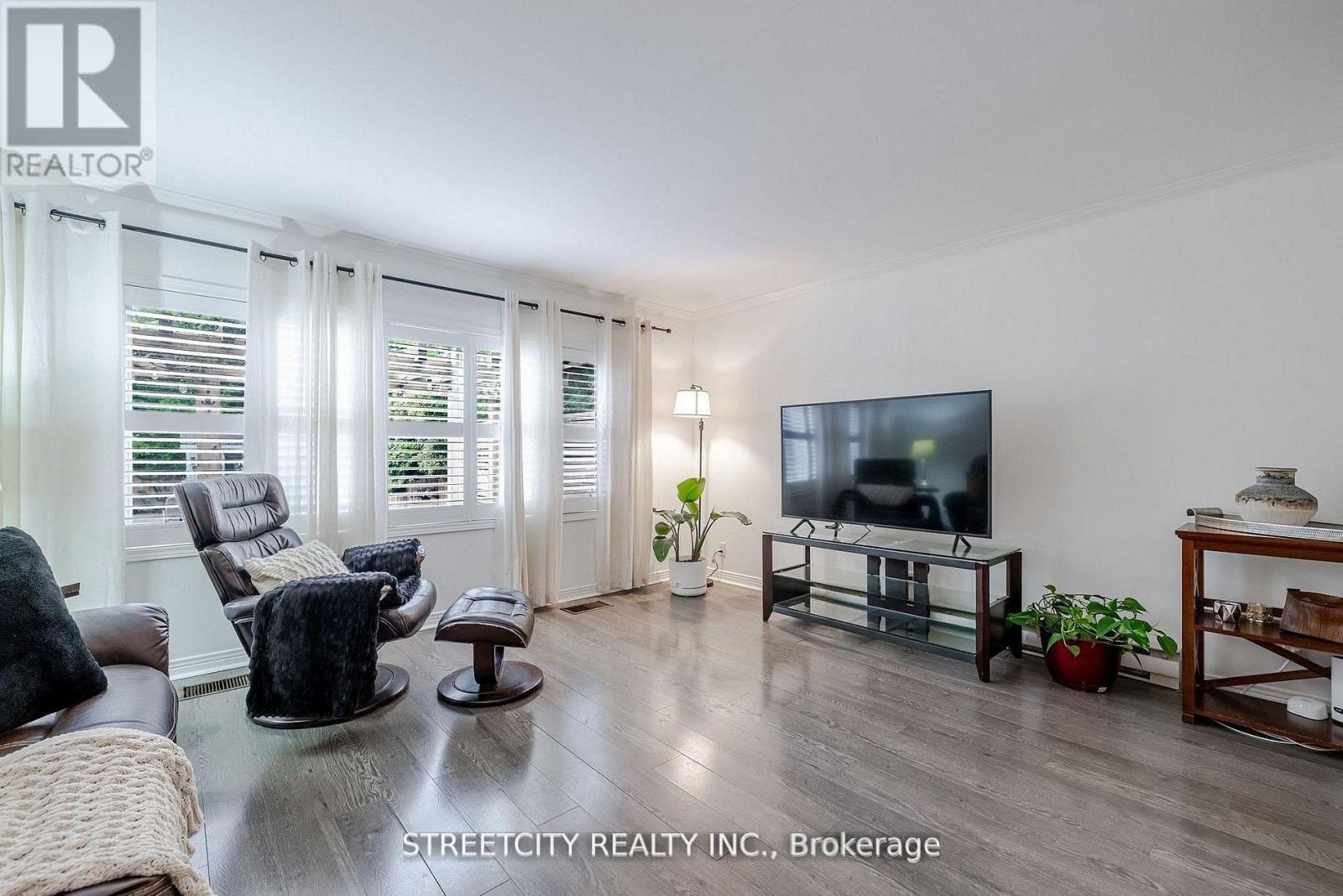 931 WATERLOO STREET - 17