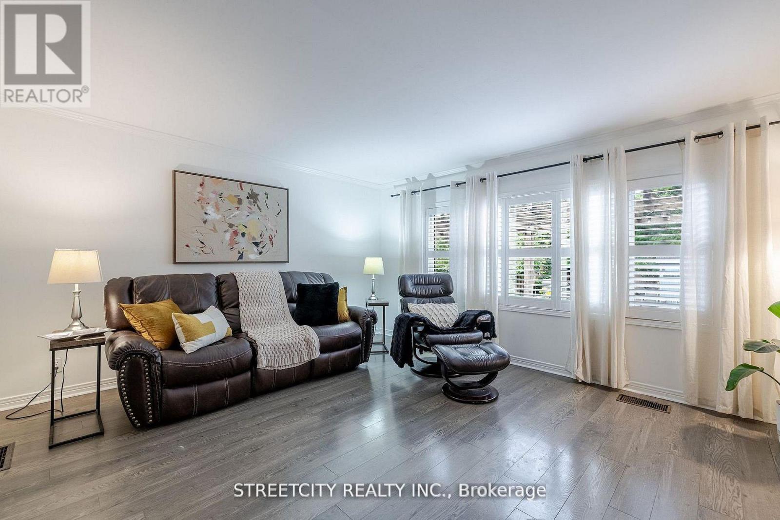 931 WATERLOO STREET - 16