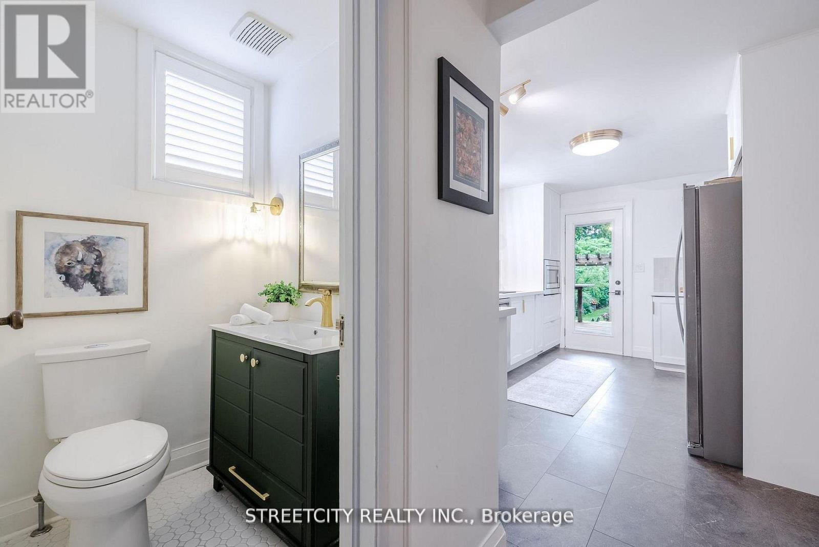 931 WATERLOO STREET - 6