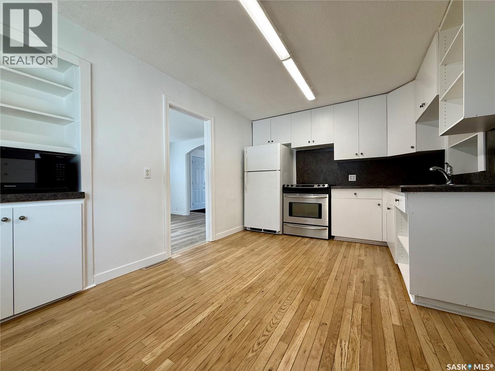 306 Gladstone AVENUE S - 4