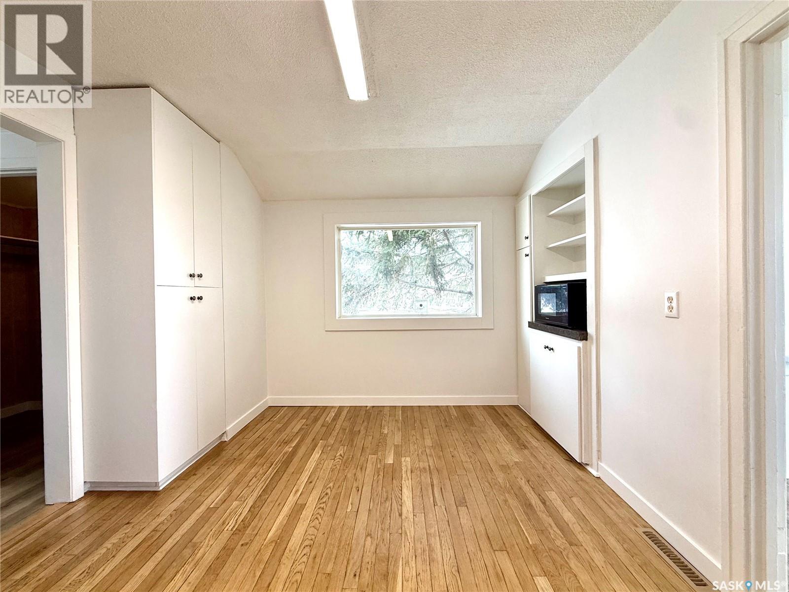 306 Gladstone AVENUE S - 5