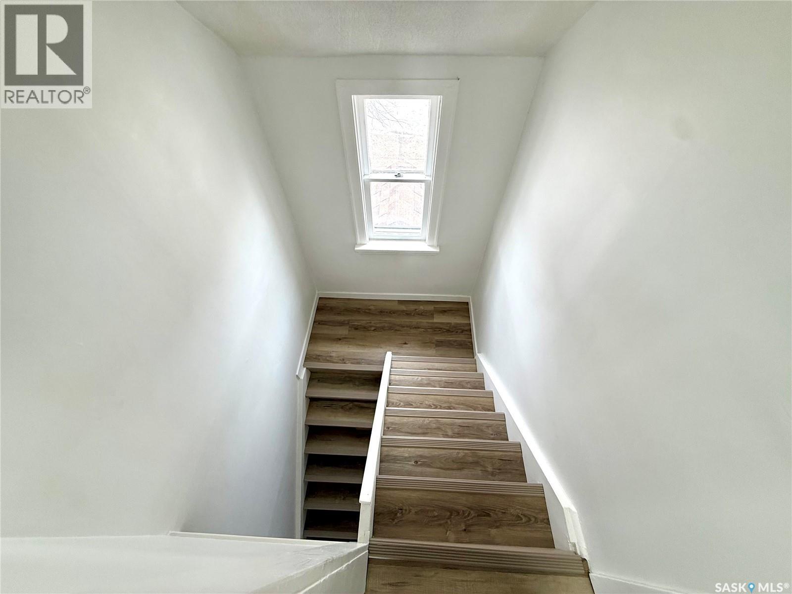 306 Gladstone AVENUE S - 10