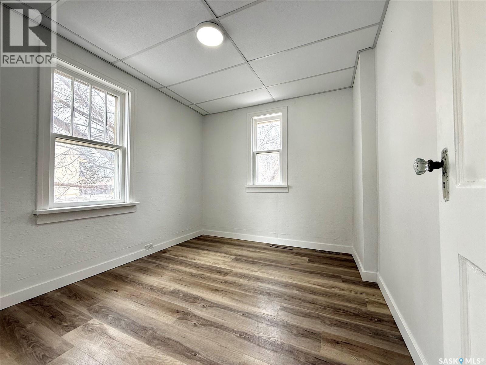 306 Gladstone AVENUE S - 6