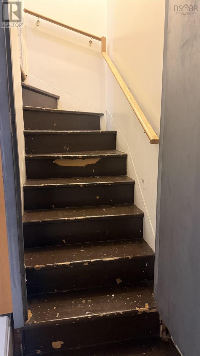 261 Marsh Street - 9