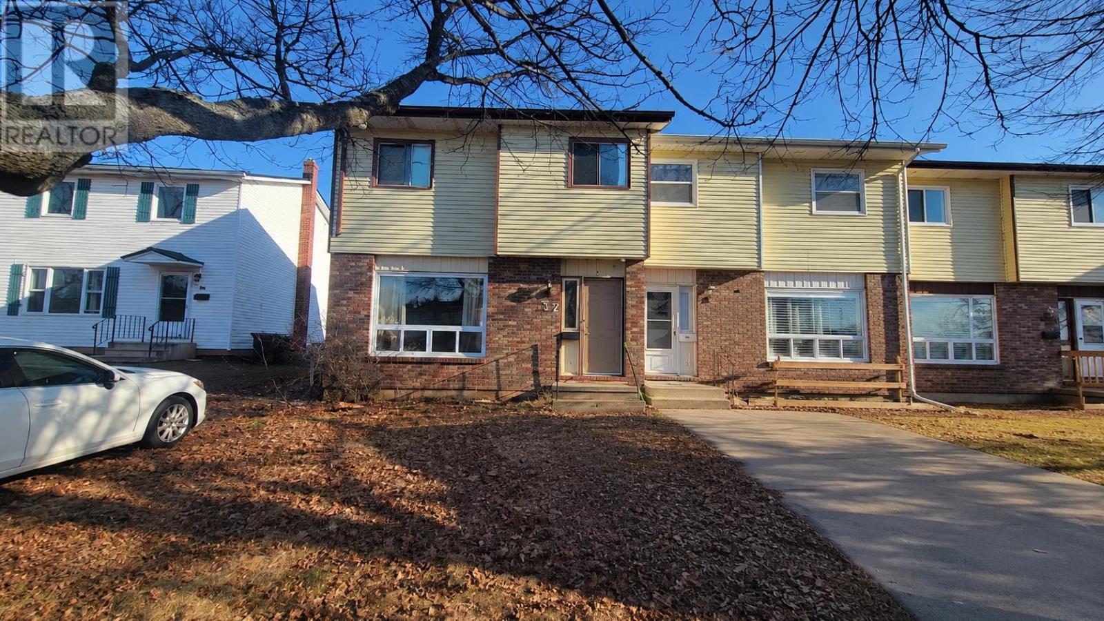 32 DAWSON Court - 1