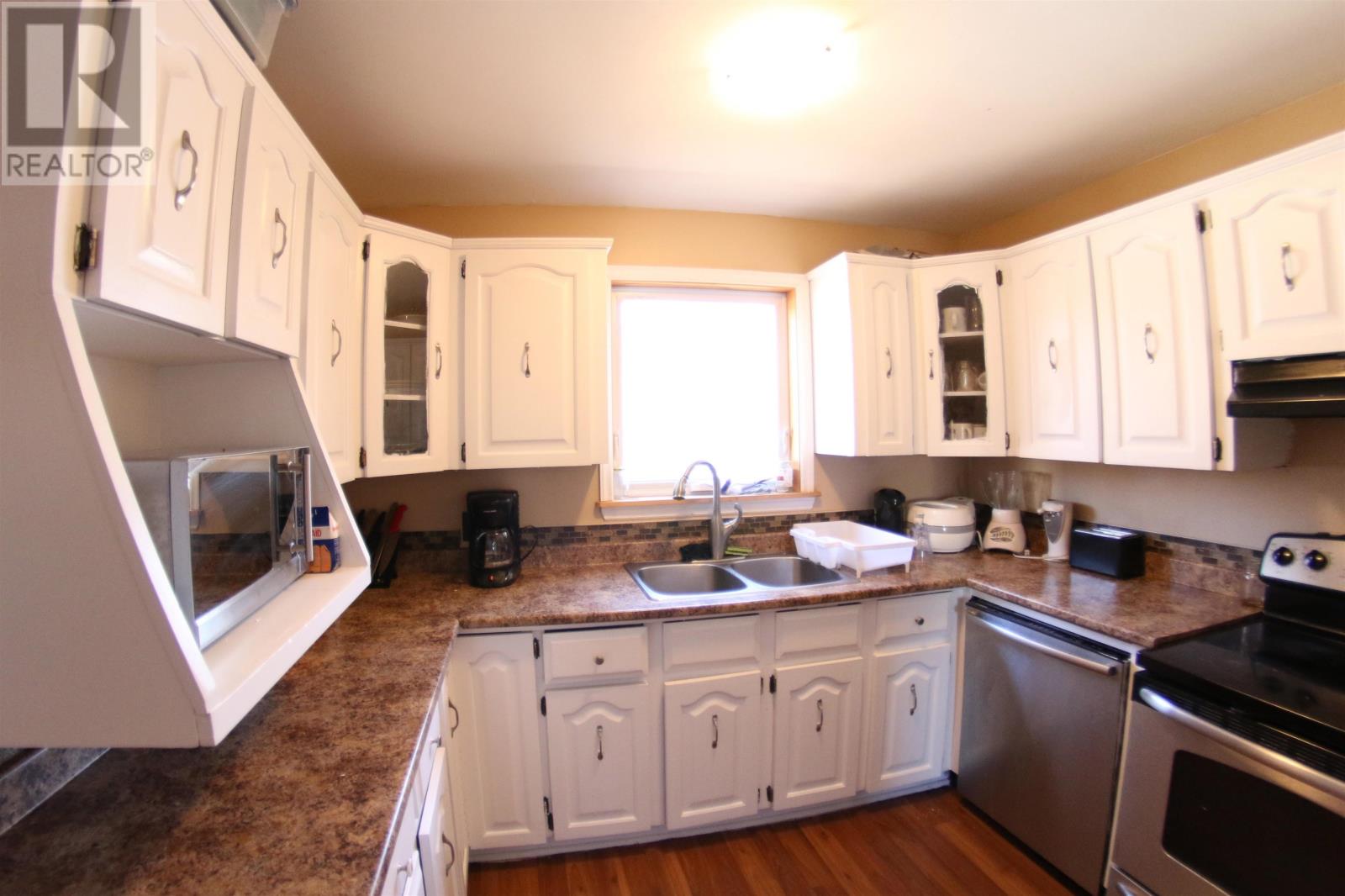 32 DAWSON Court - 2