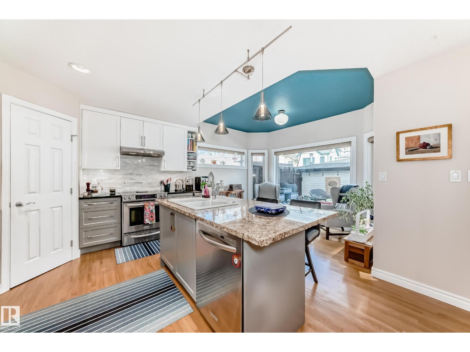 9405 101 ST NW NW, Edmonton