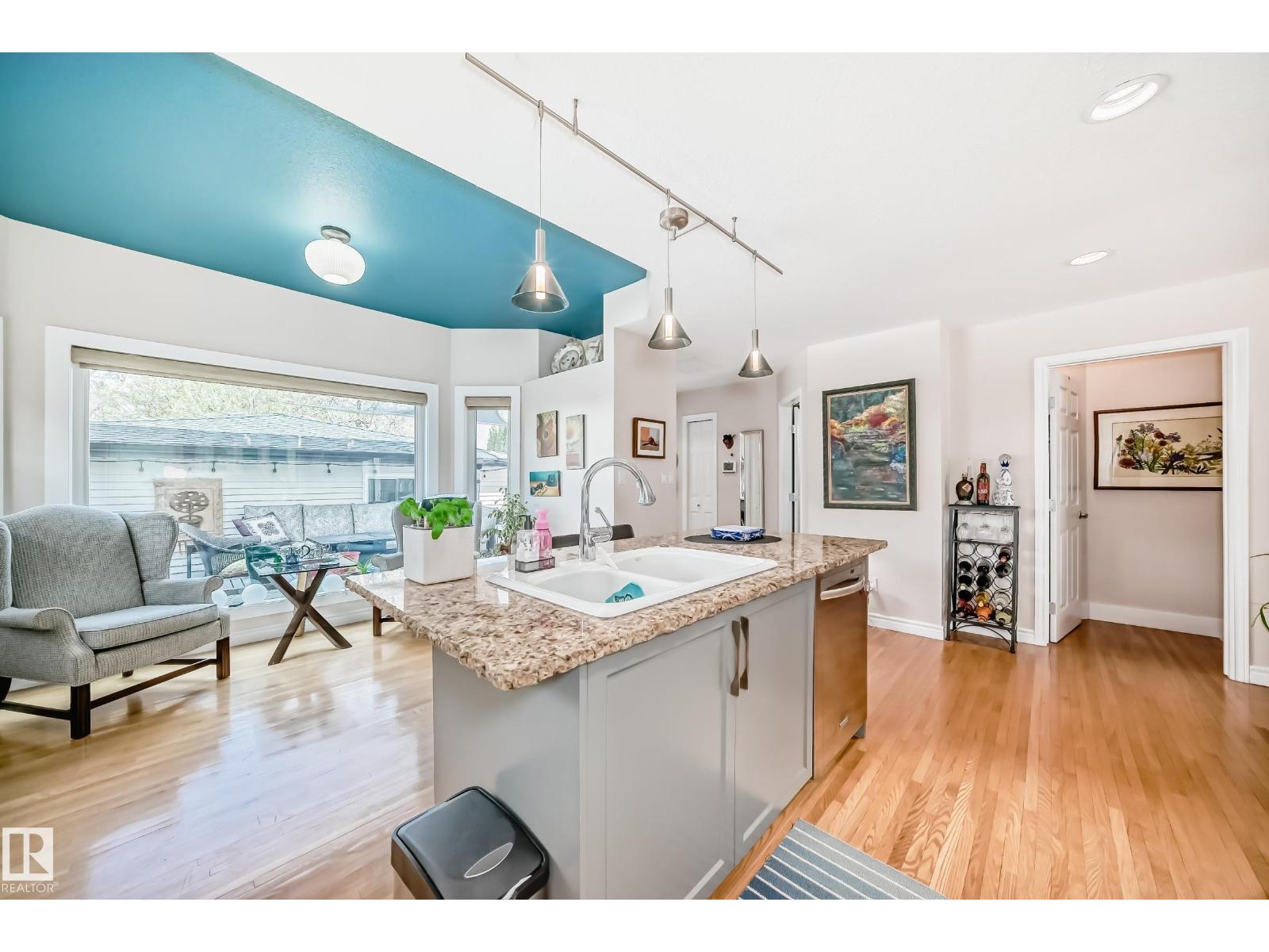 9405 101 ST NW NW, Edmonton