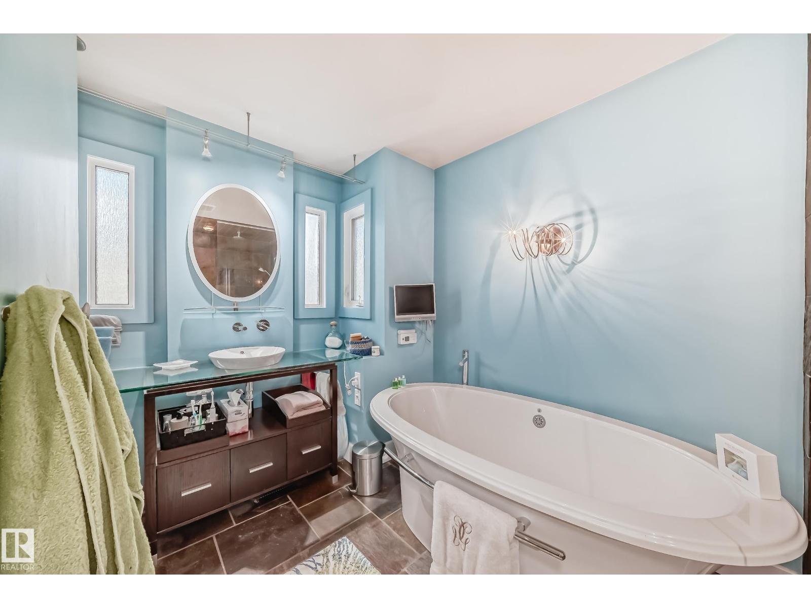 9405 101 ST NW NW, Edmonton