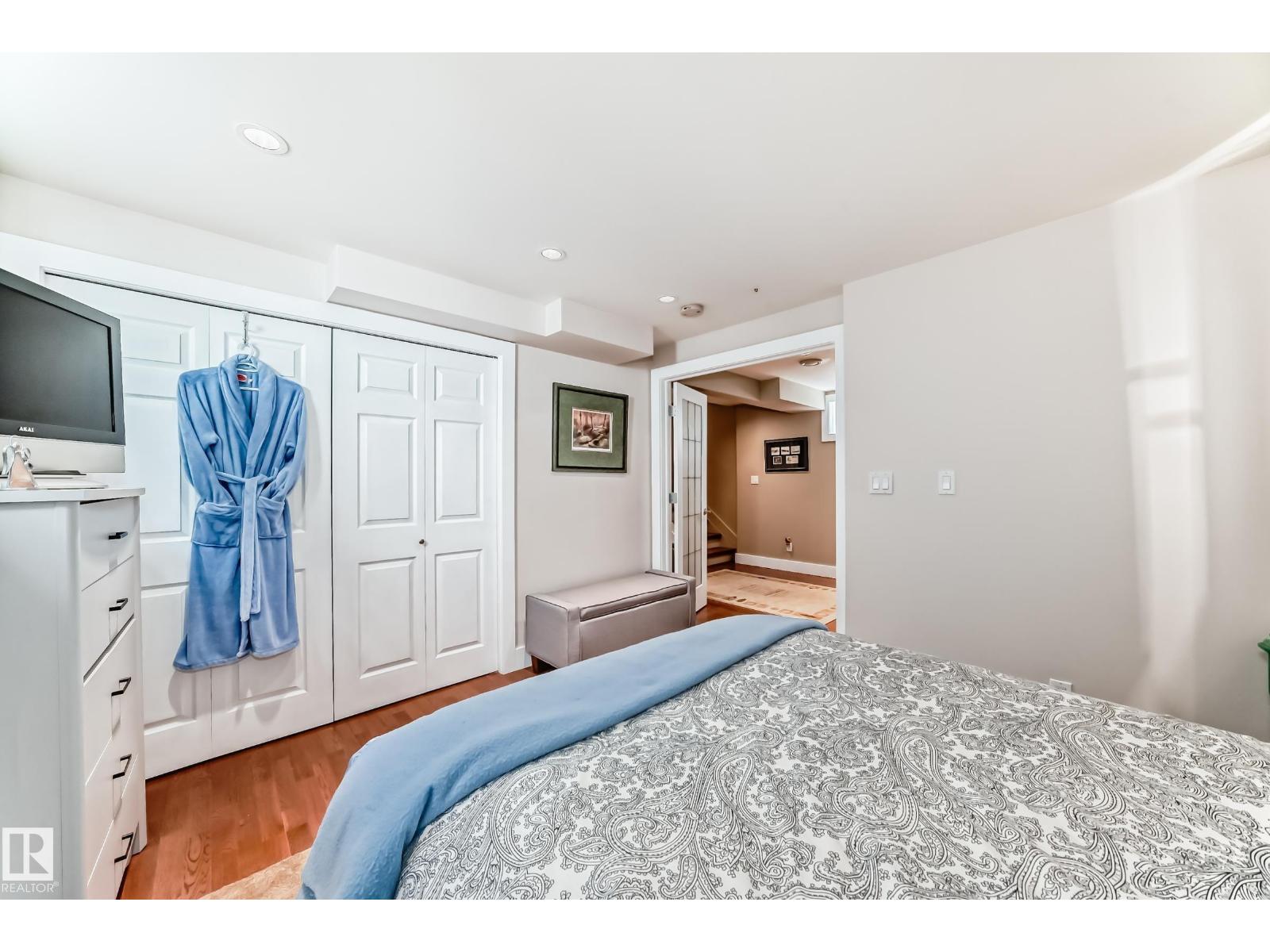 9405 101 ST NW NW, Edmonton