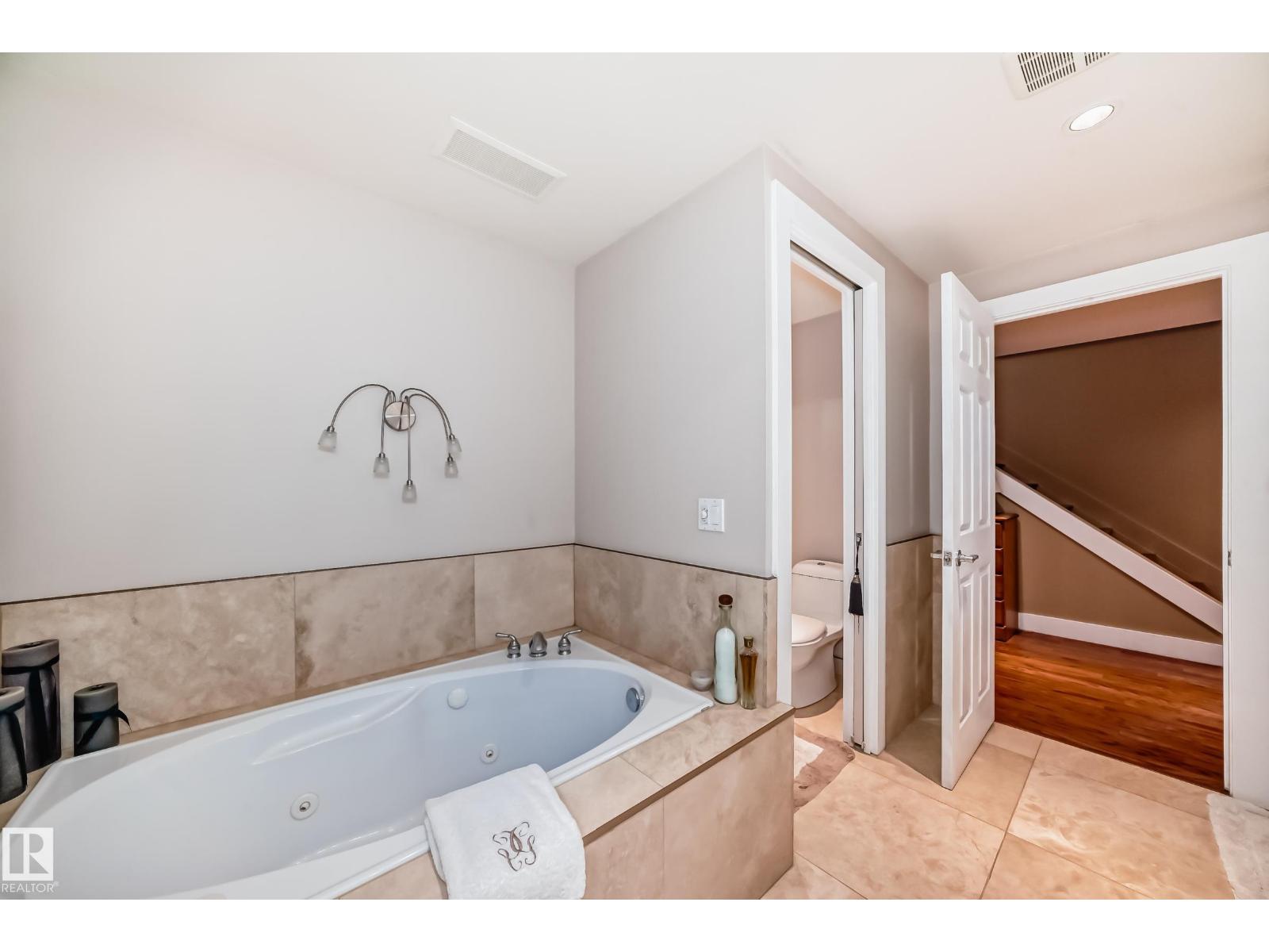 9405 101 ST NW NW, Edmonton