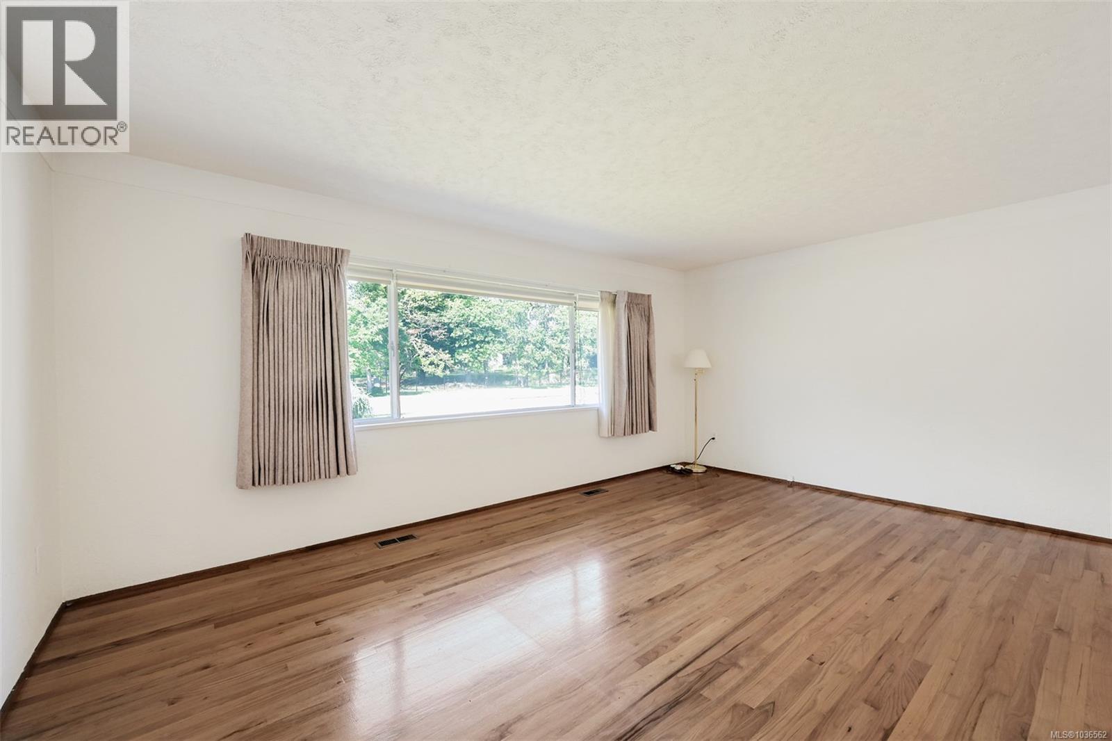 2765 Fernwood Rd - 10