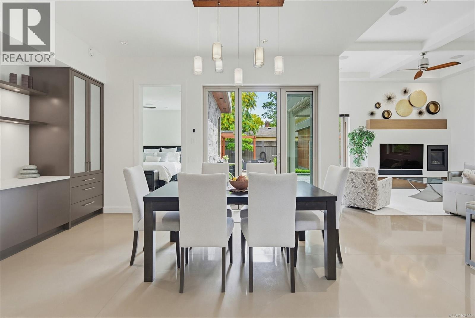  1395 Hampshire Road, Oak Bay
