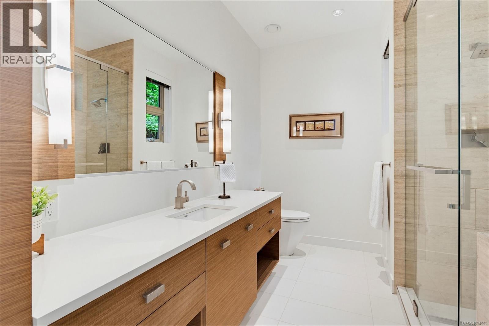 1395 Hampshire Road, Oak Bay