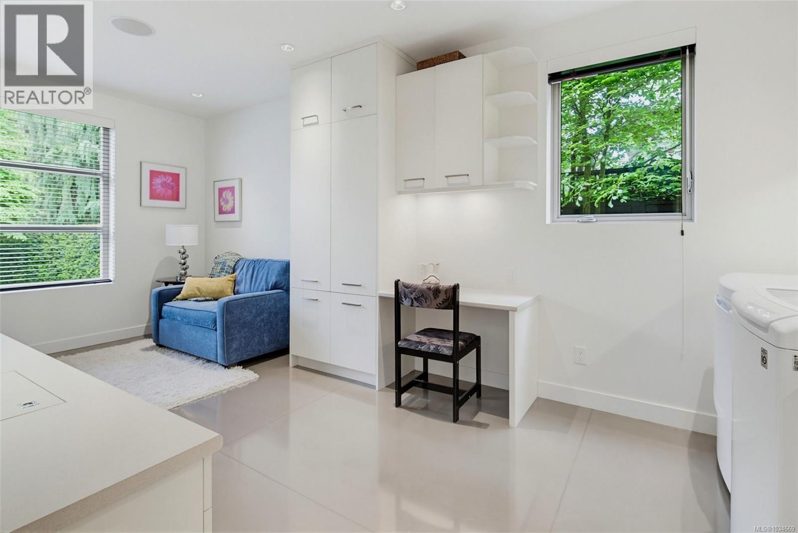  1395 Hampshire Road, Oak Bay