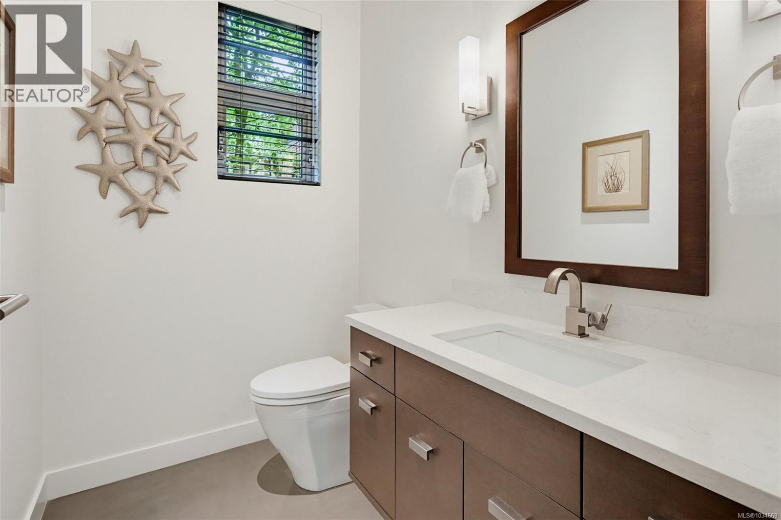  1395 Hampshire Road, Oak Bay