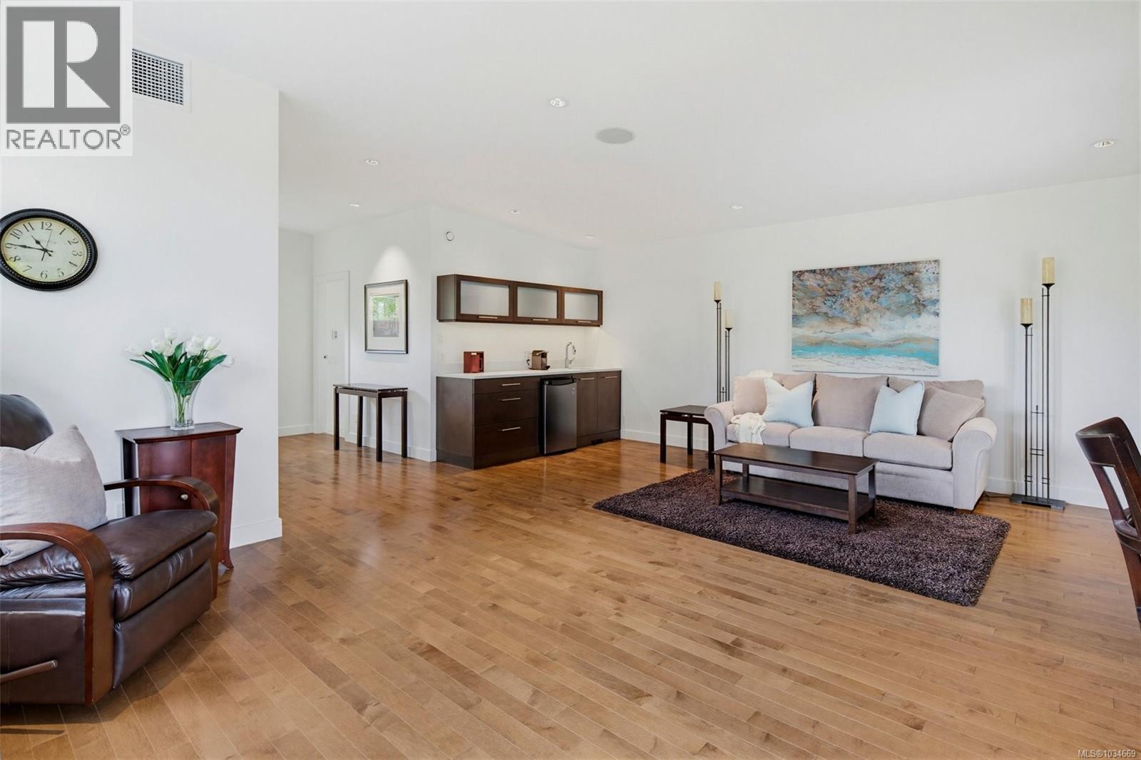  1395 Hampshire Road, Oak Bay