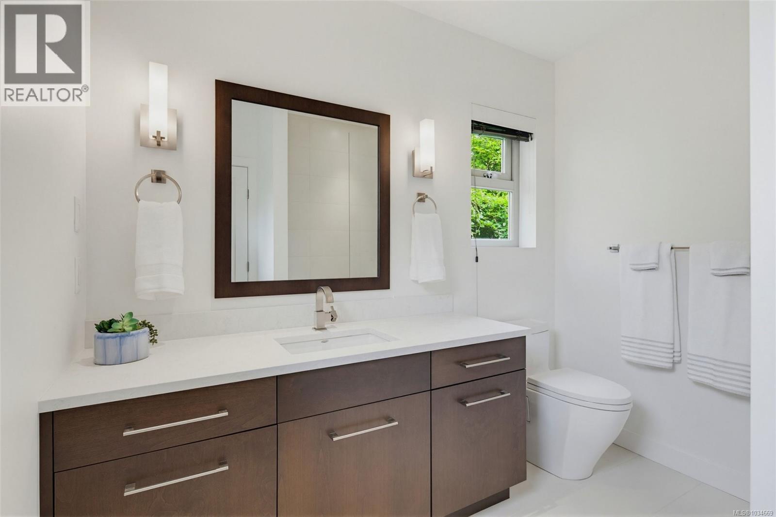  1395 Hampshire Road, Oak Bay