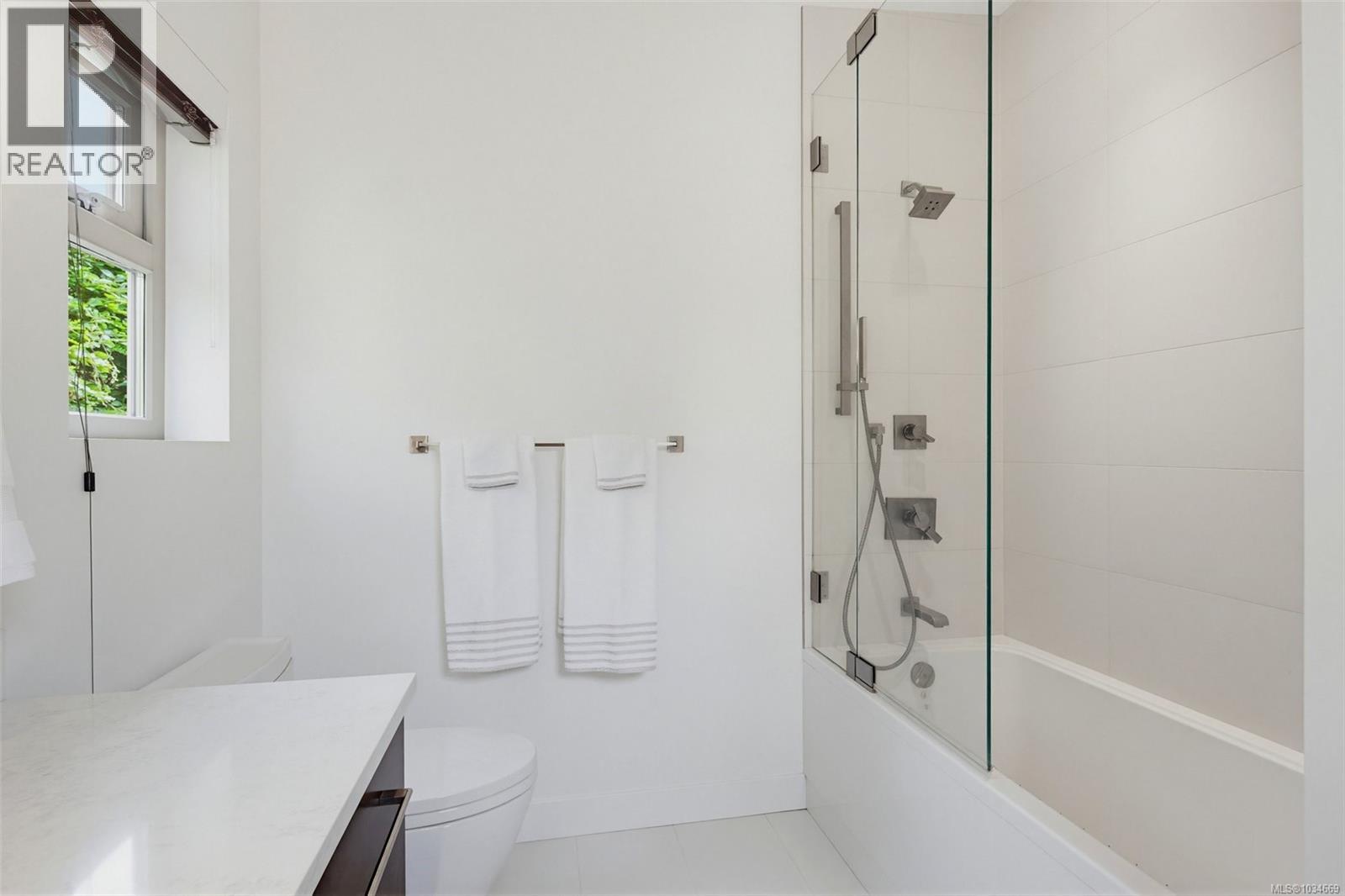  1395 Hampshire Road, Oak Bay