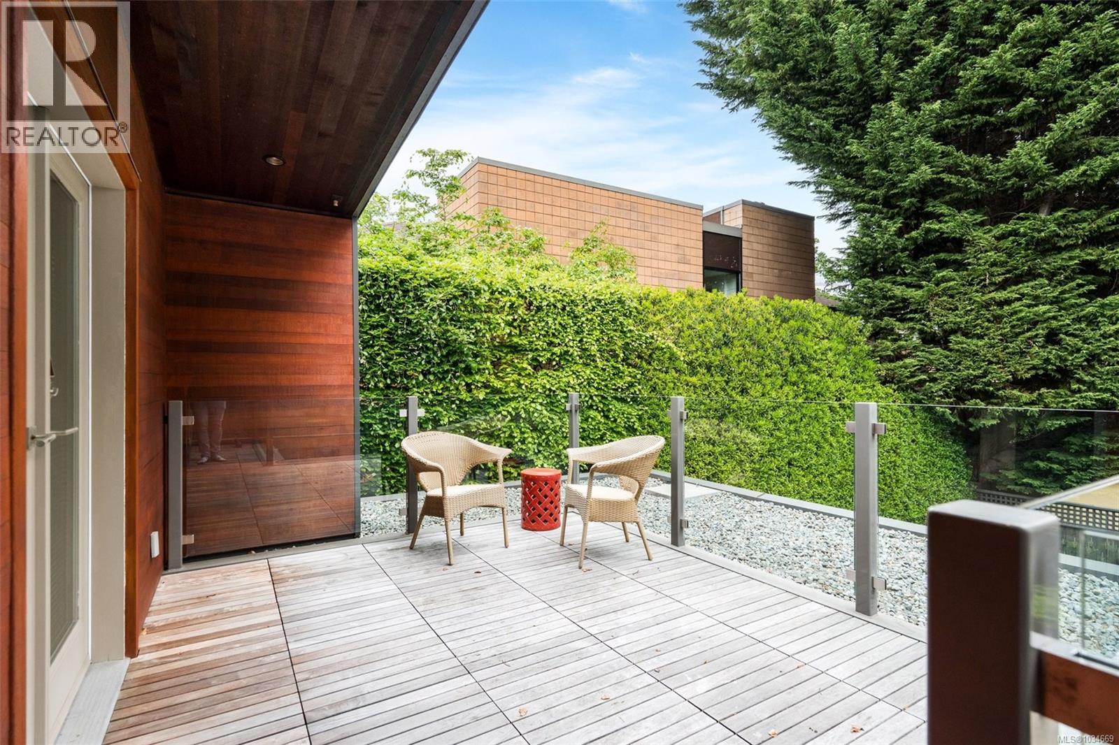  1395 Hampshire Road, Oak Bay