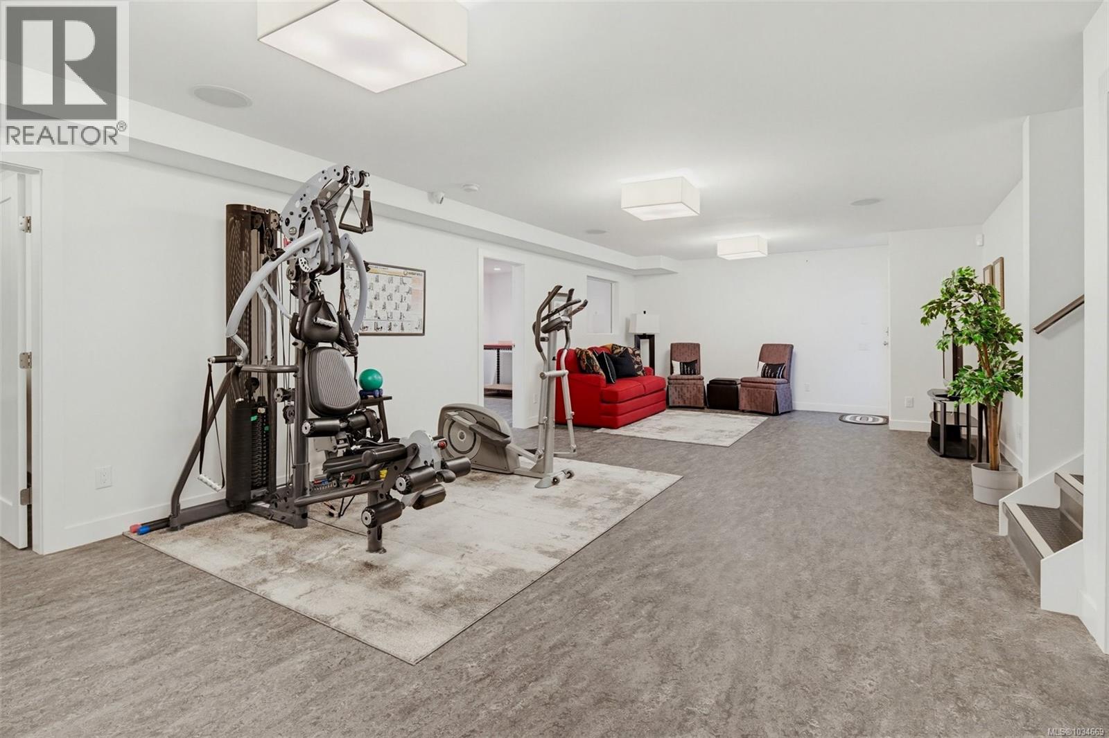  1395 Hampshire Road, Oak Bay