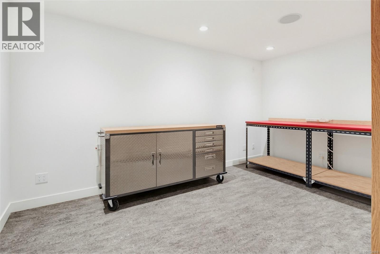  1395 Hampshire Road, Oak Bay