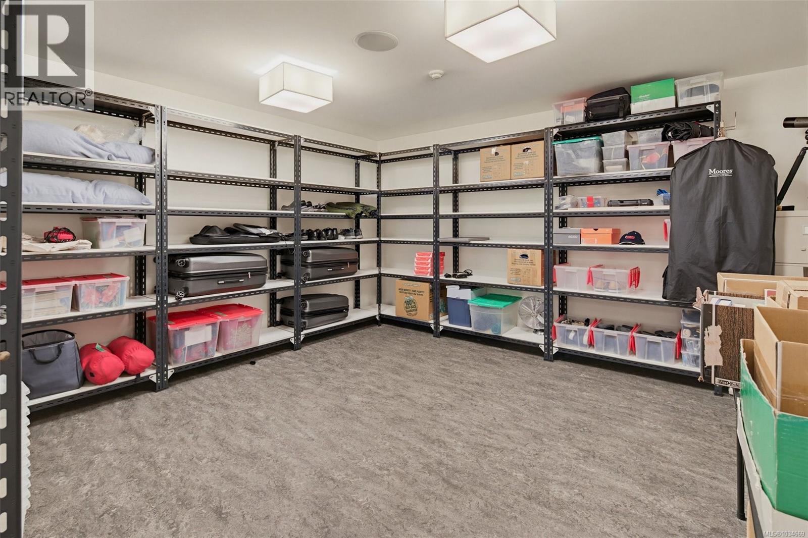  1395 Hampshire Road, Oak Bay