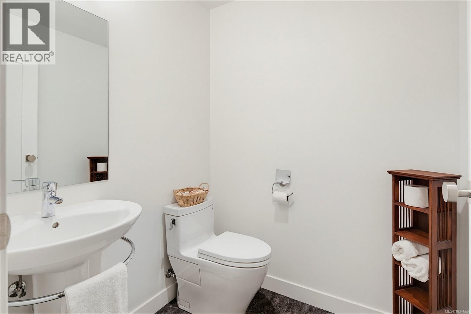  1395 Hampshire Road, Oak Bay