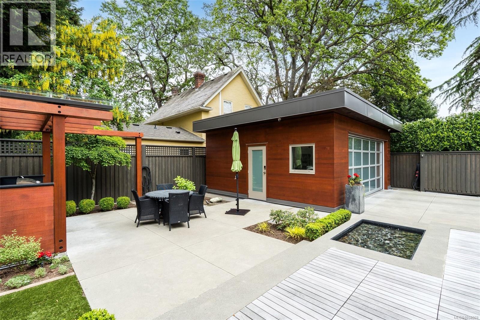  1395 Hampshire Road, Oak Bay