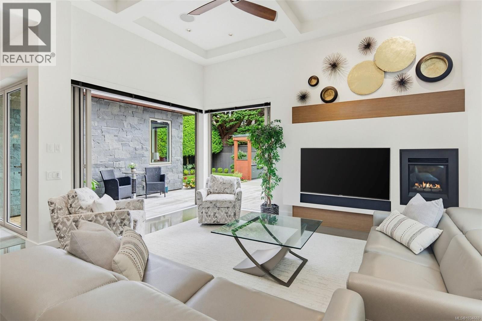  1395 Hampshire Road, Oak Bay