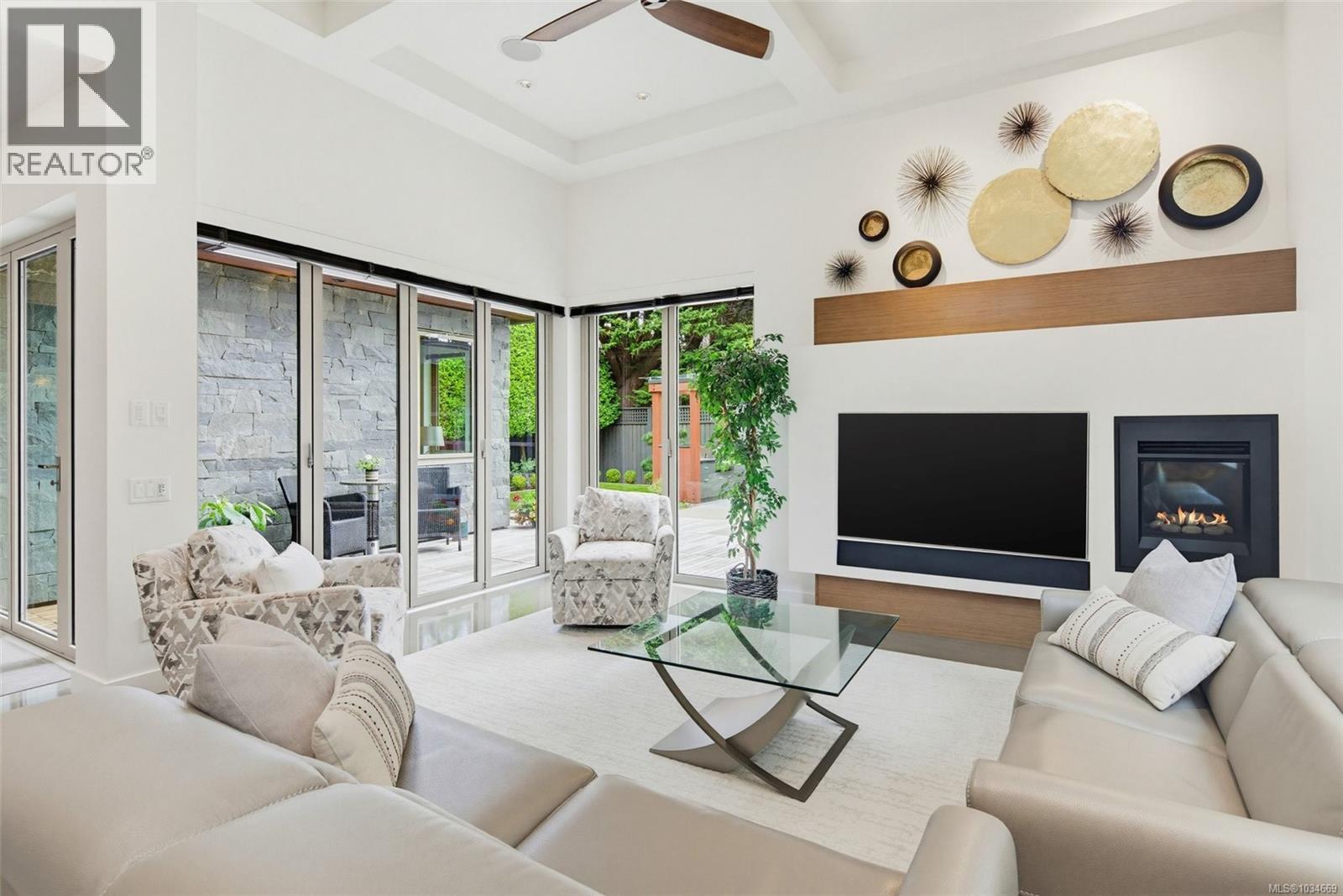  1395 Hampshire Road, Oak Bay