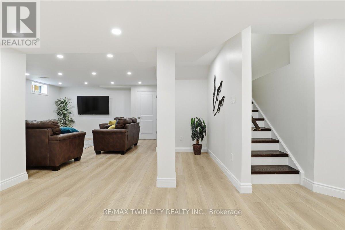 10 GOURLAY FARM LANE - 34