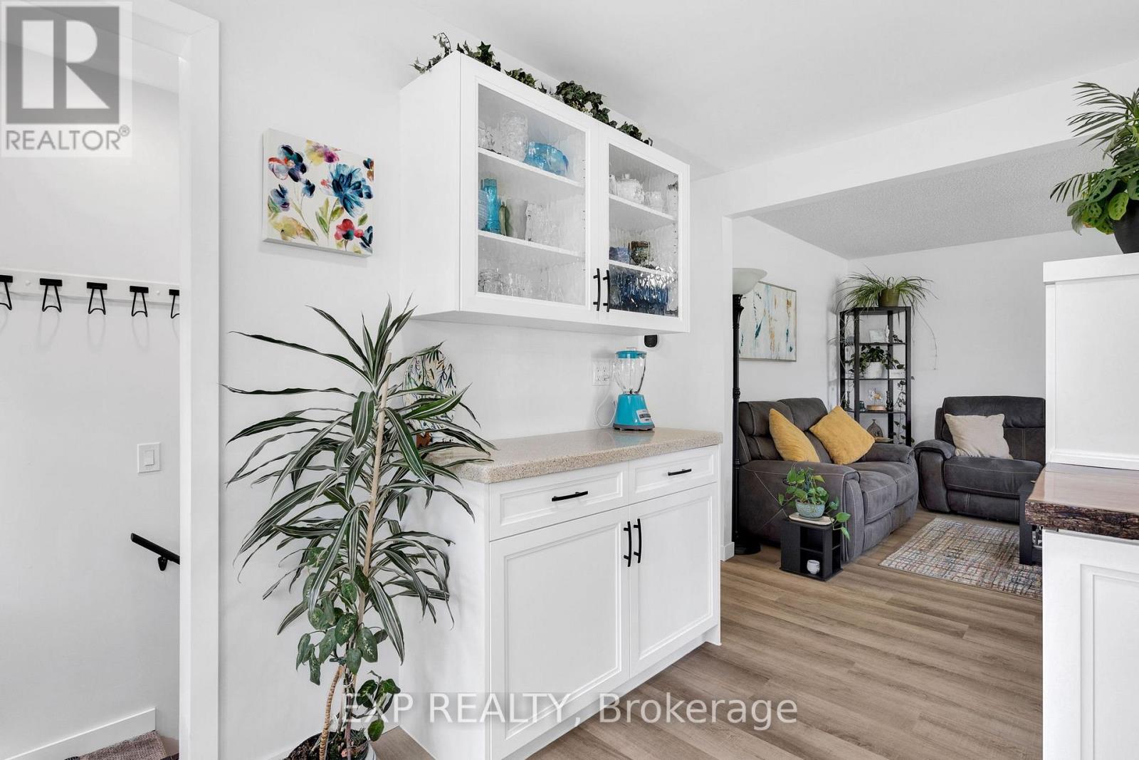 277 STATION STREET — photo 10
