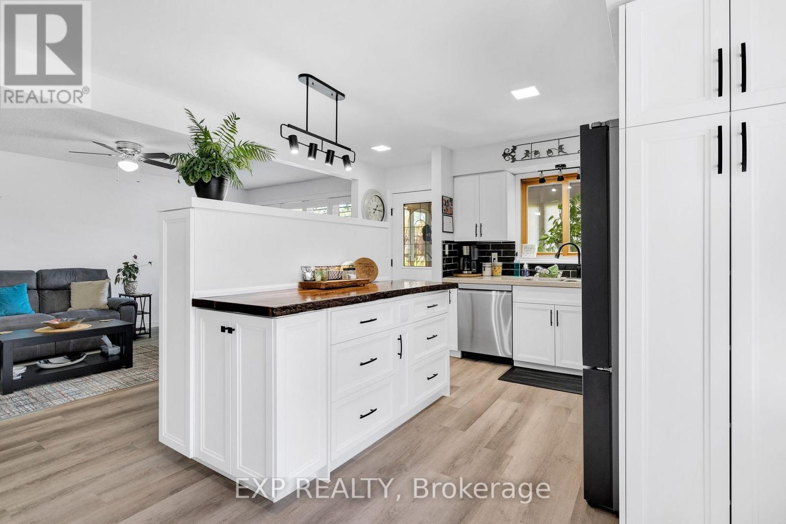 277 STATION STREET — photo 11