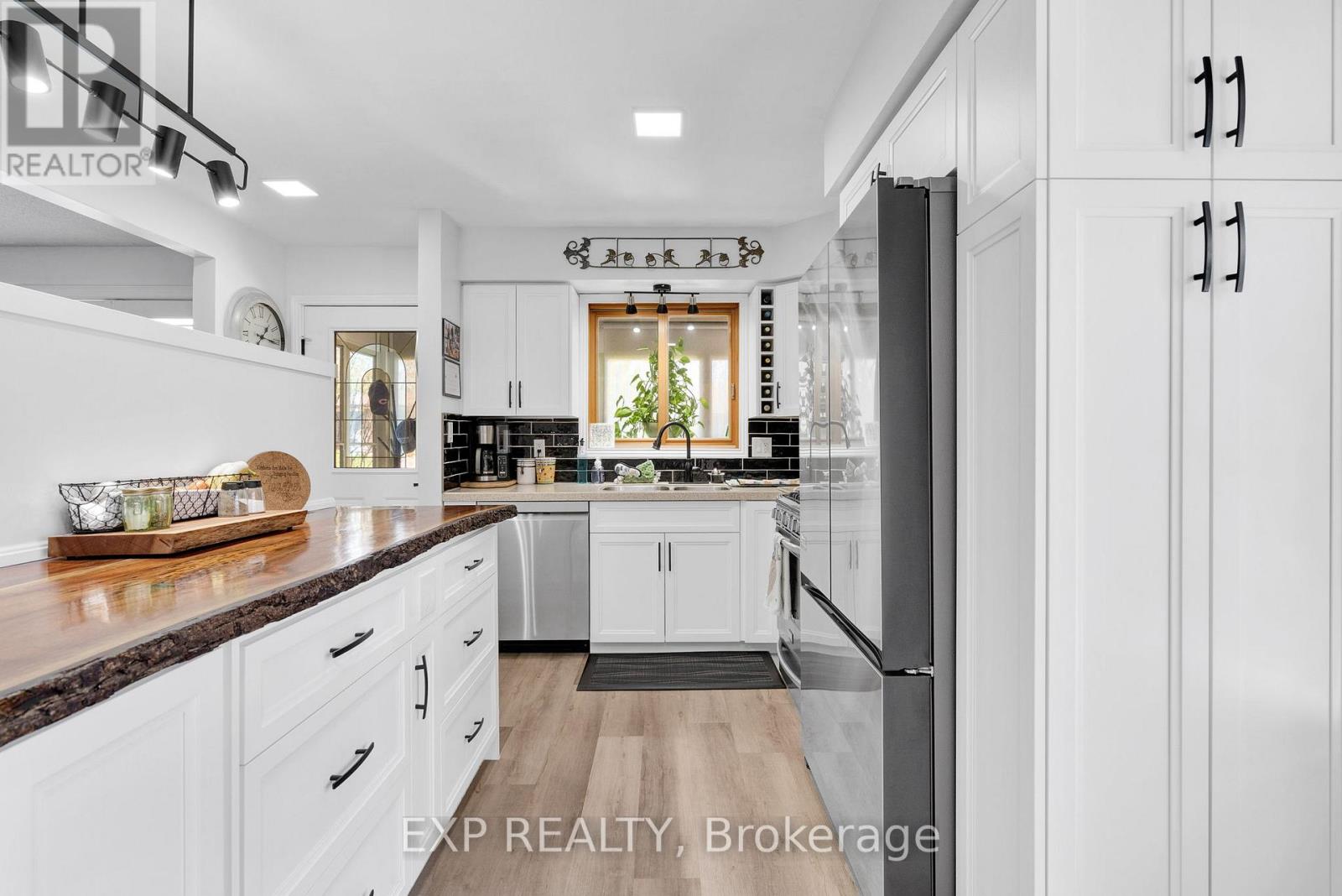 277 STATION STREET — photo 12