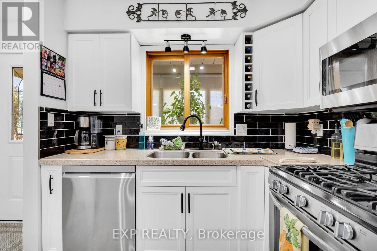 277 STATION STREET — photo 16