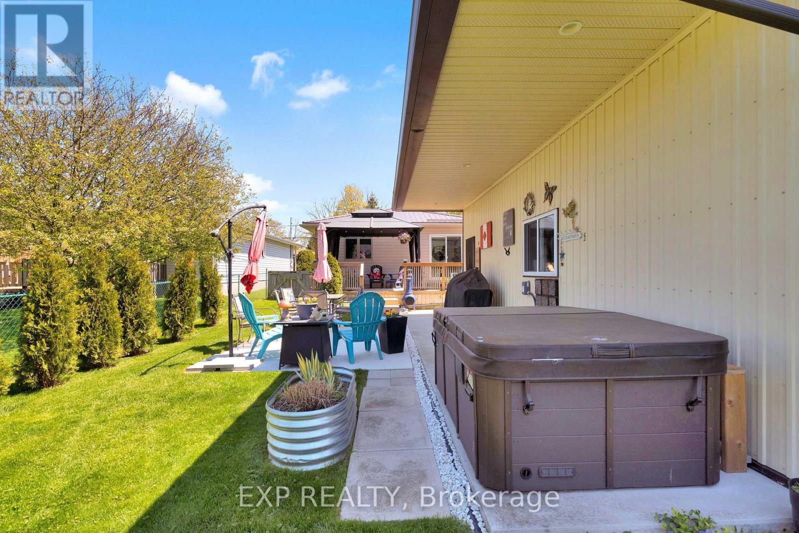 277 STATION STREET — photo 39