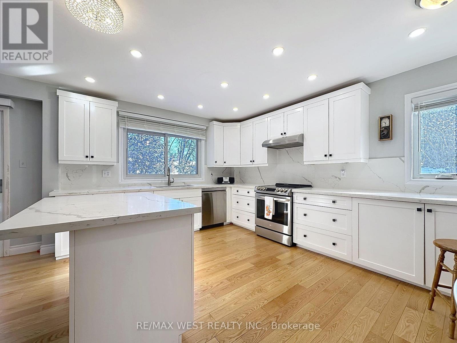 20 FOXWOOD GROVE - 15