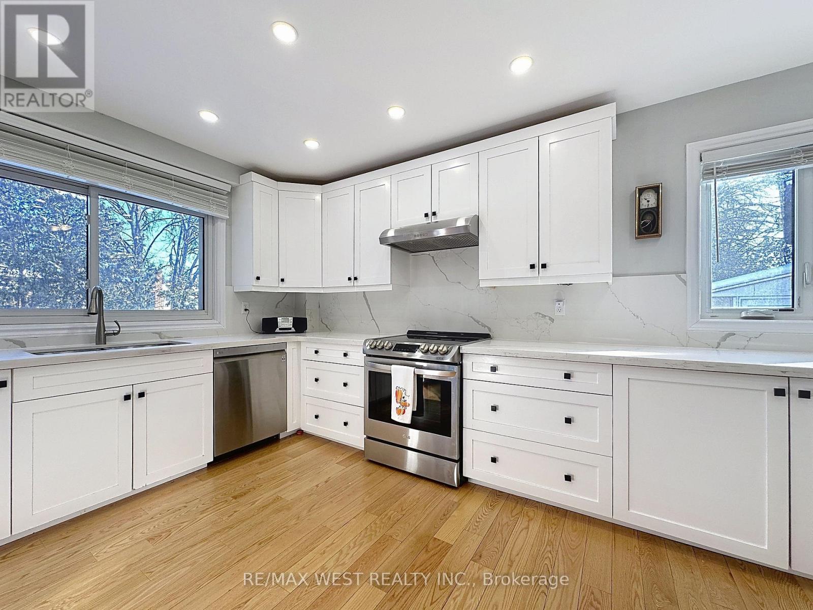 20 FOXWOOD GROVE - 16