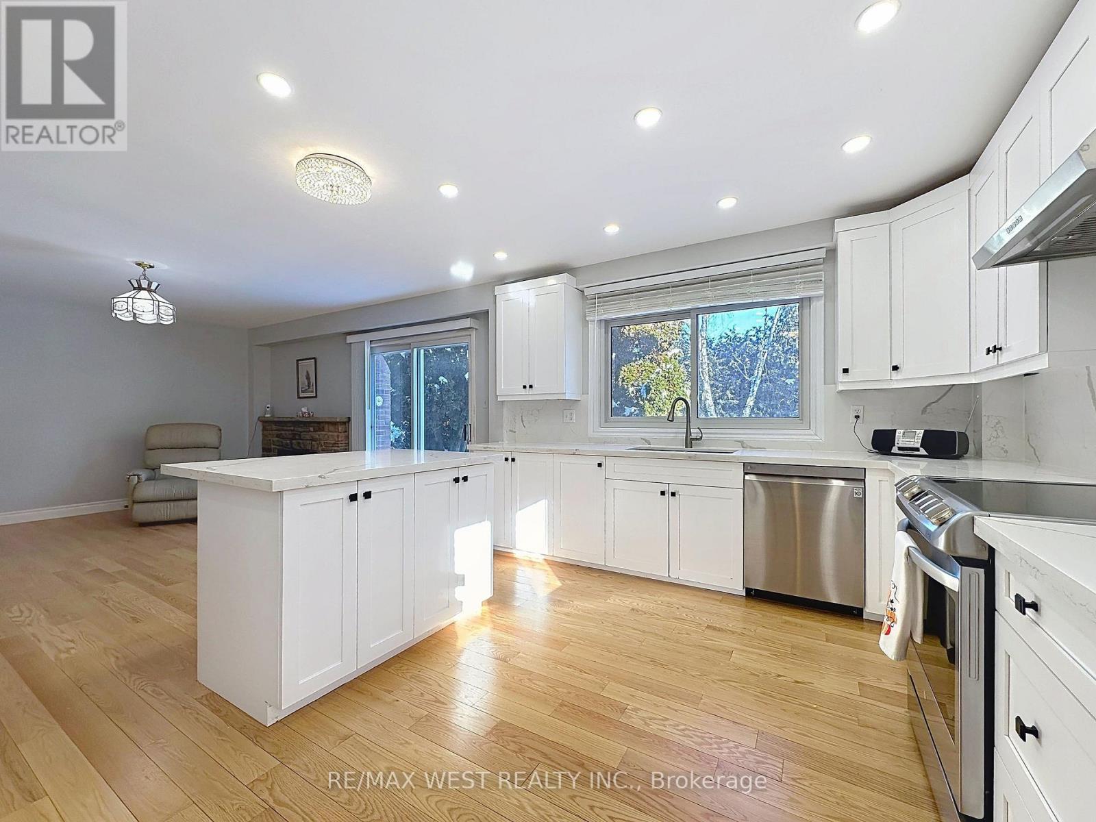 20 FOXWOOD GROVE - 17