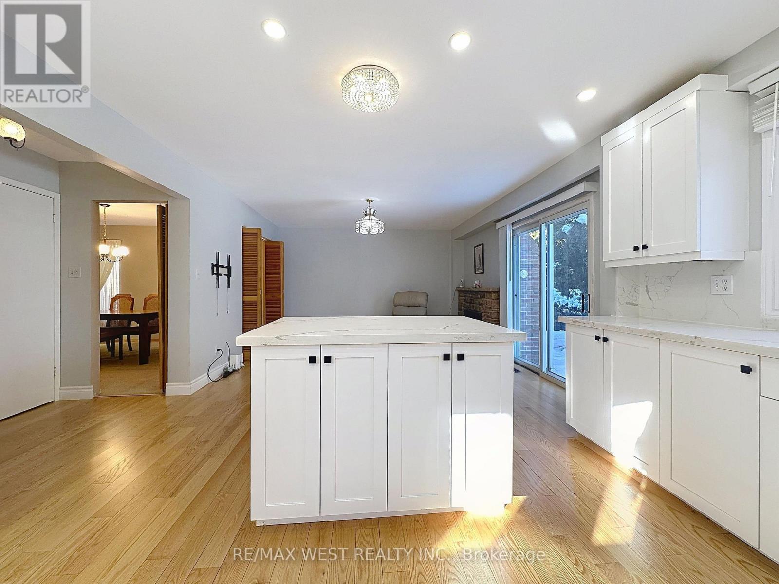 20 FOXWOOD GROVE - 19
